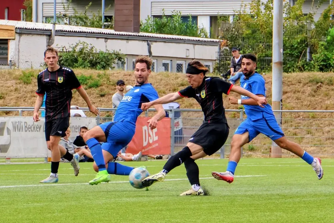 Foto zum Newsartikel Spannendes Stadtderby geht an die Sportfreunde Düren