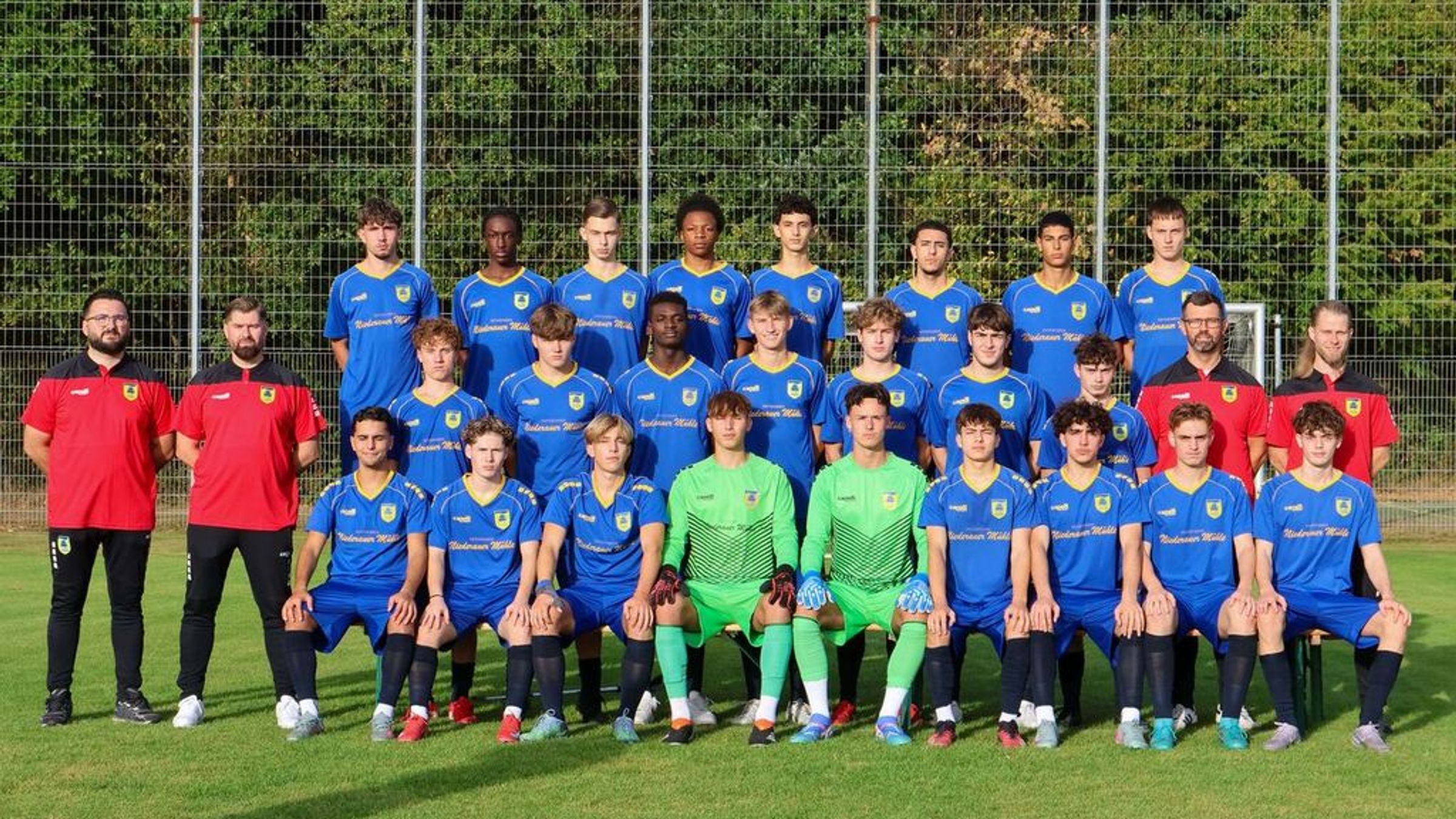 U17: Nihat Dzaferovic (Trainer) - Arnel Causevic (Co - Trainer) - Nezad Dzaferovic (Co - Trainer) - Nina Zalewski (Orga)