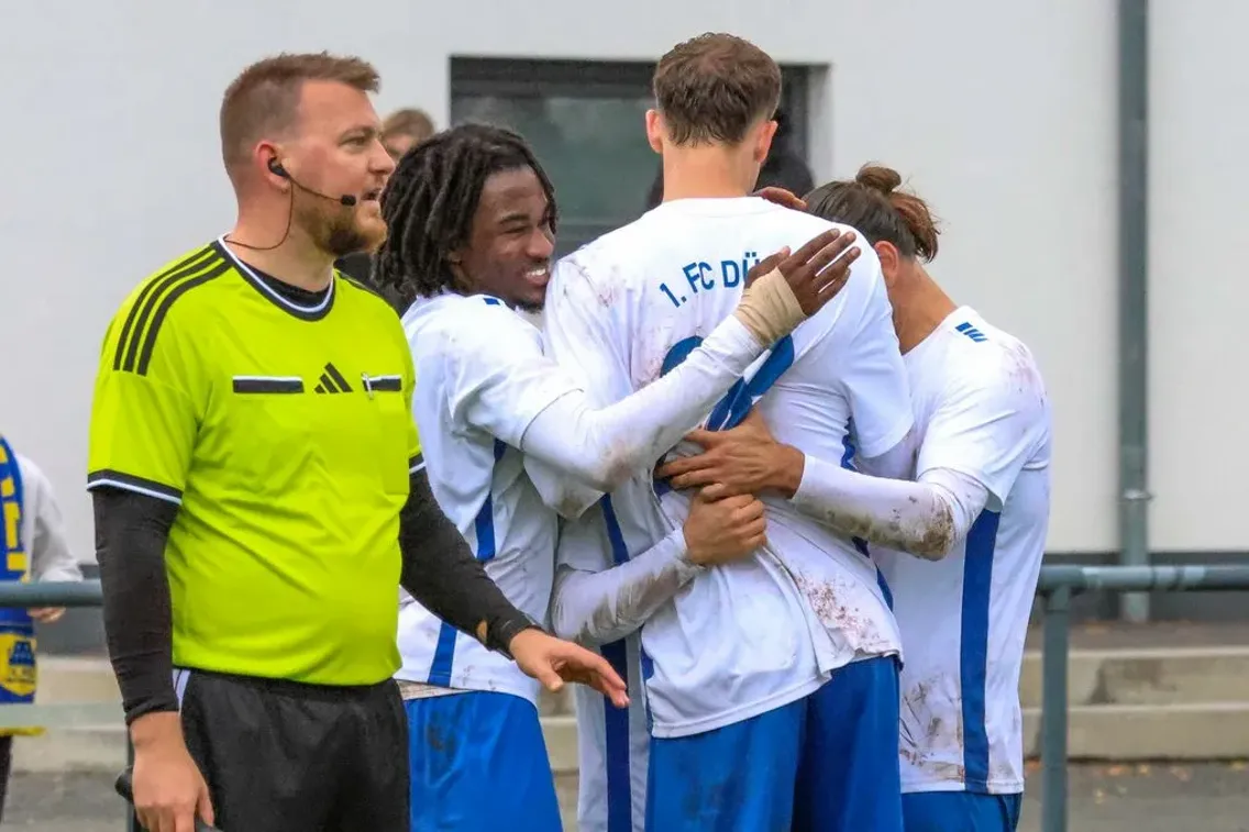 Foto zum Newsartikel 9.Spieltag - Porz unter Flutlicht